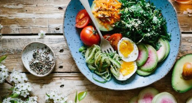 5 alimentos que no pueden faltar en tu dieta para adelgazar